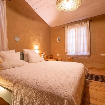 Hemdatya Stone Suites In The Galilee Ilaniya Room photo