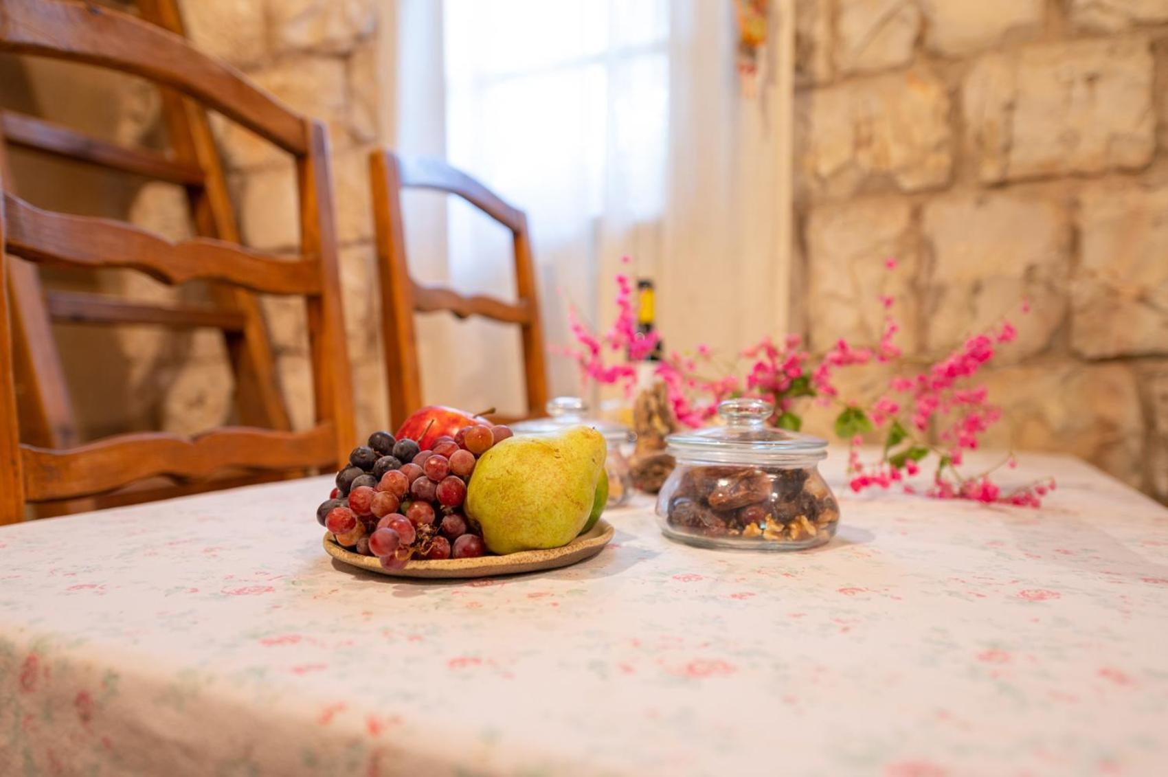 Hemdatya Stone Suites In The Galilee Ilaniya Room photo