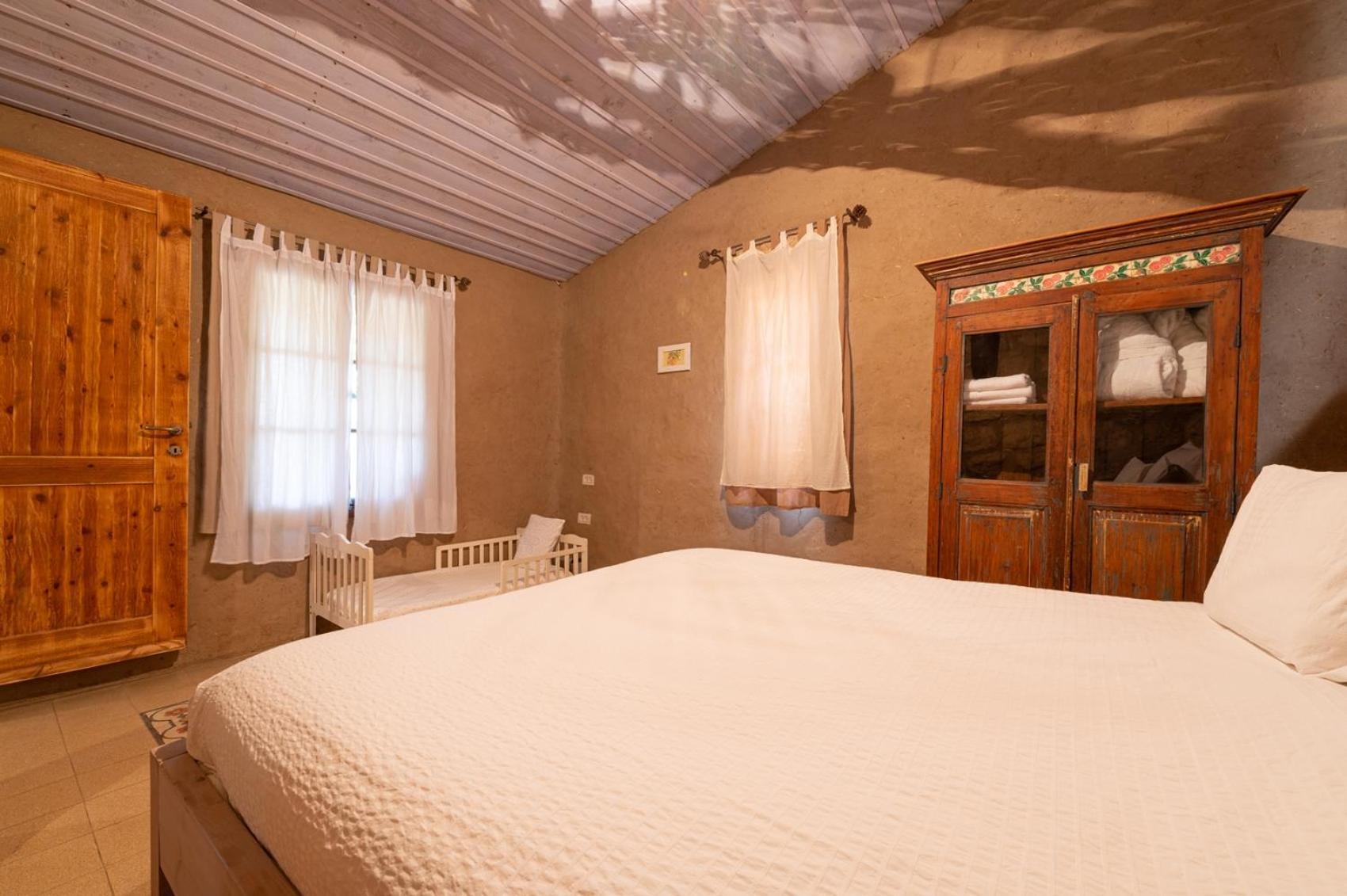 Hemdatya Stone Suites In The Galilee Ilaniya Room photo