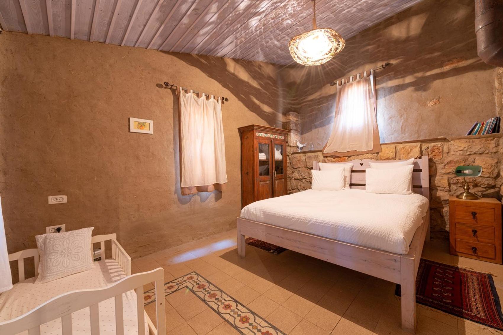Hemdatya Stone Suites In The Galilee Ilaniya Room photo
