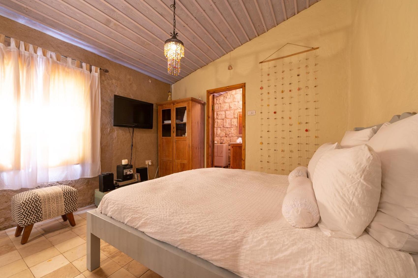 Hemdatya Stone Suites In The Galilee Ilaniya Room photo